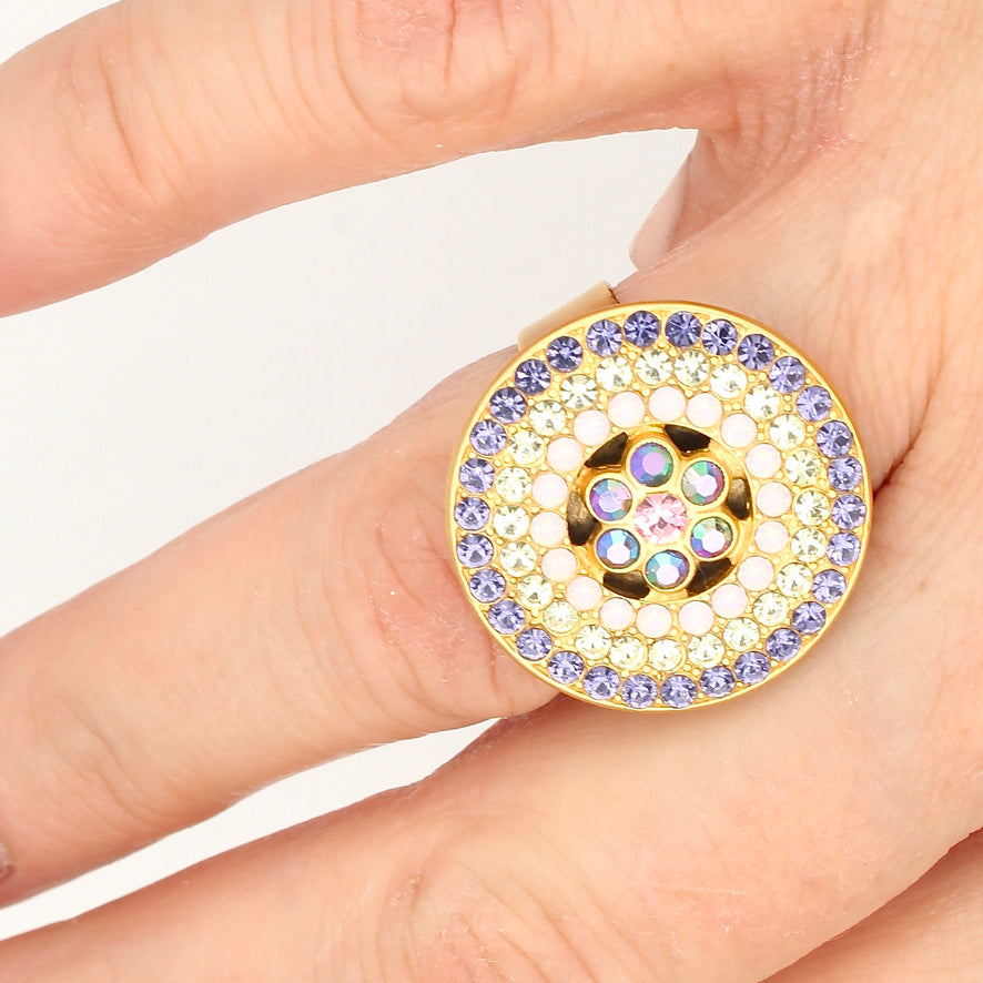 Sweet Summer Round Flower Center Crystal Ring in Gold